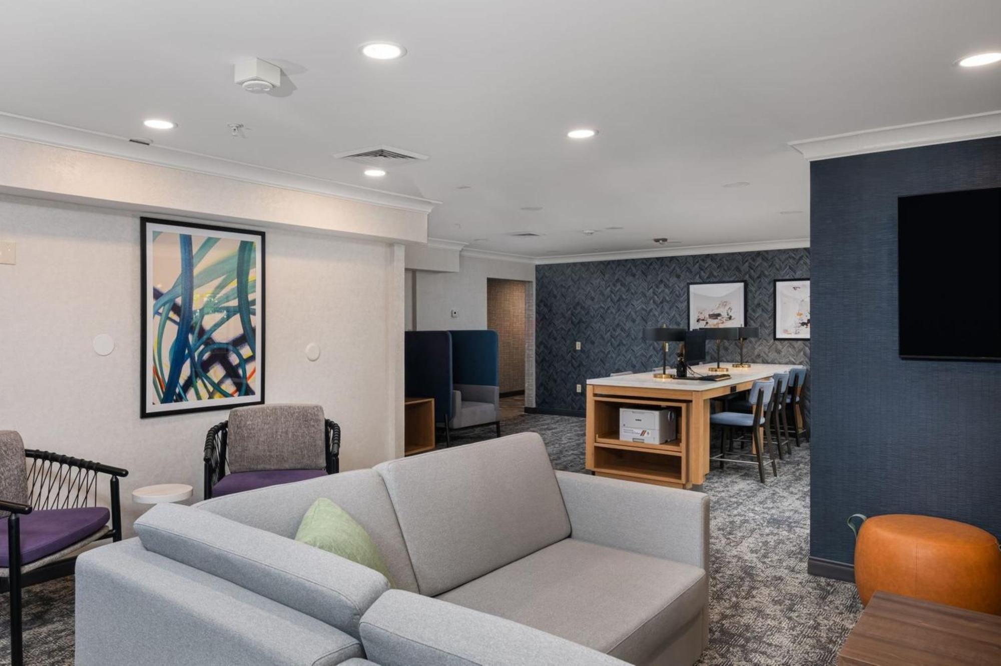 Staybridge - East By Ihg 3*